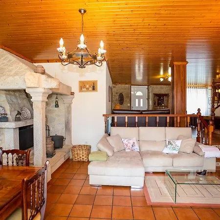 Souto De Torres Sleeps 13 With Pool And Wifi Villa Codeseda